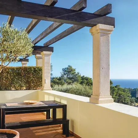 3 Bedroom Nice In Holiday home *