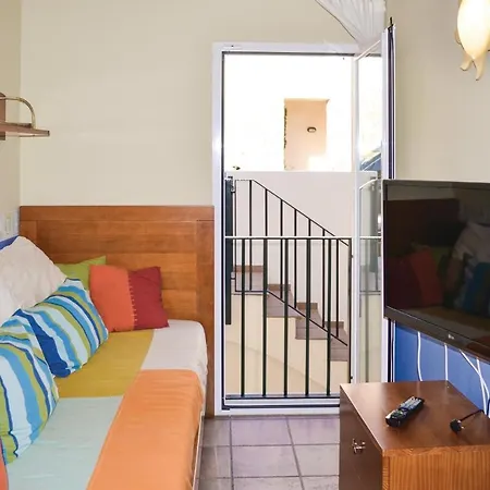3 Bedroom Nice In Holiday home *